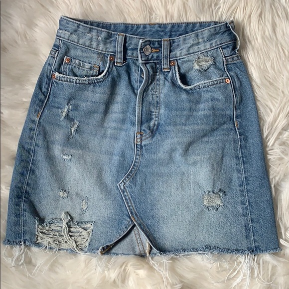 H&M Dresses & Skirts - H&M high waisted distressed jean skirt